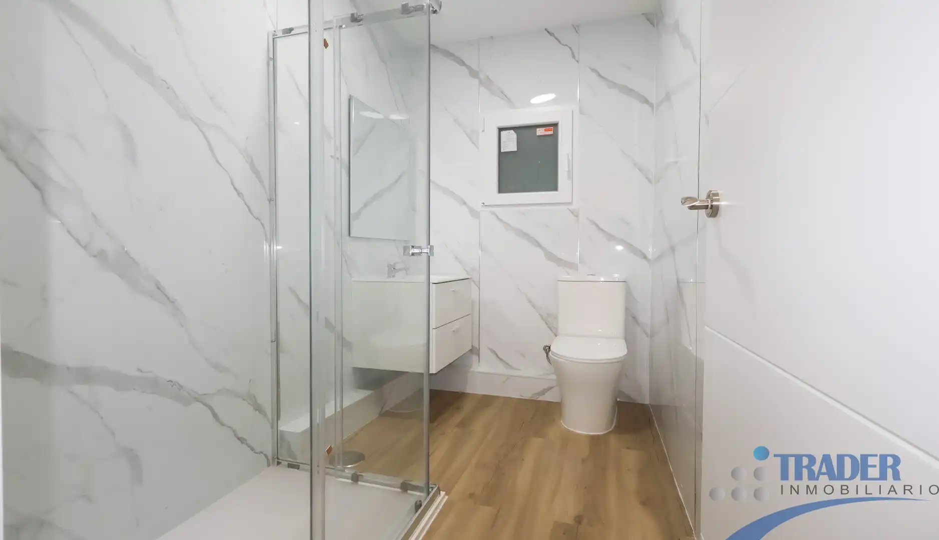 Baño de Piso en venta en Alcorcón con Calefacción, Jardín privado y Terraza