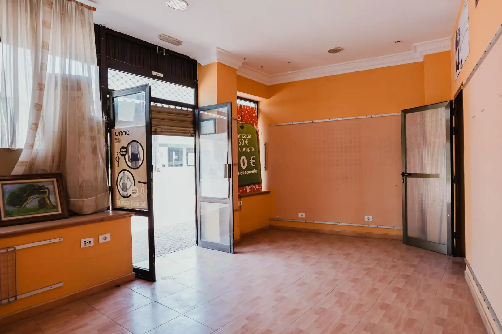 Business premises for sale in Avenida AVENIDA DE CARLOS V 32, imagen 6