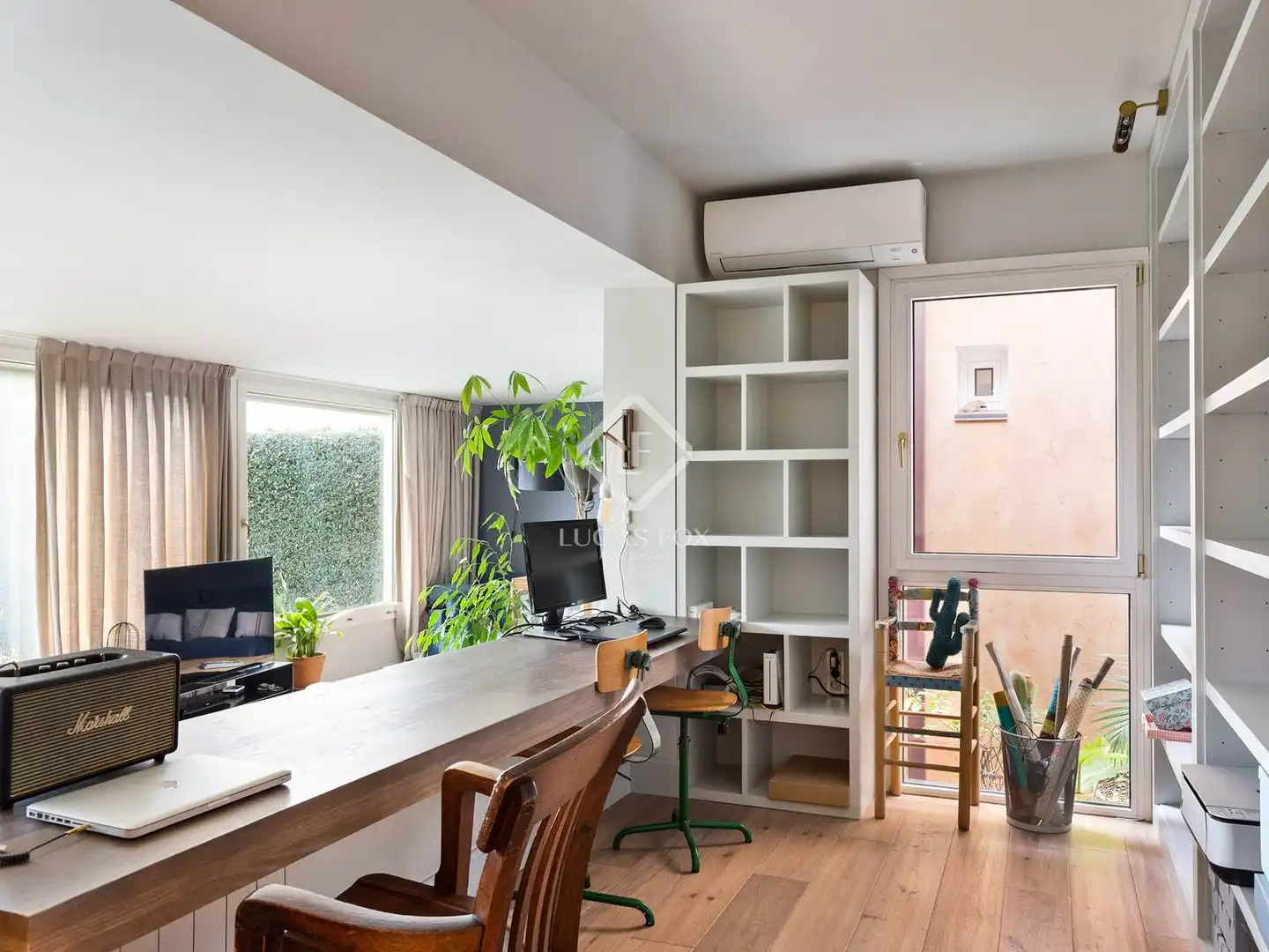 Living room of Houses for sale in Sant Cugat del Vallès  with Air Conditioner, Private garden and Storage room