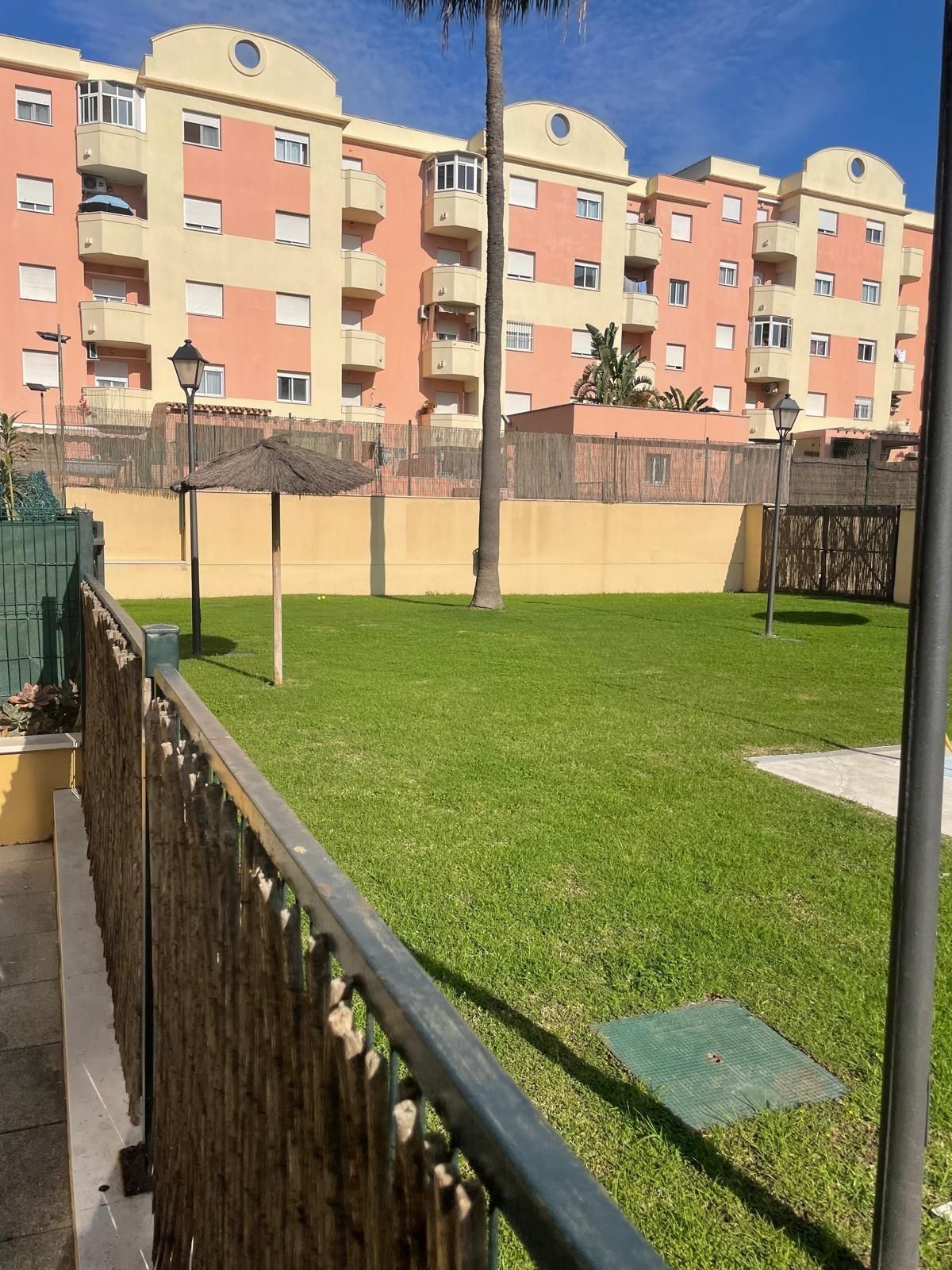 Jardí de Pis en venda en Algeciras amb Jardí privat, Terrassa i Piscina comunitària
