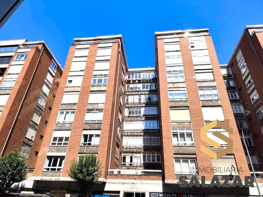 Vista exterior de Pis en venda en Bilbao  amb Calefacció, Terrassa i Balcó
