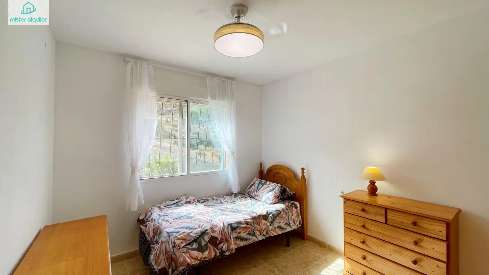 Dormitori de Casa o xalet de lloguer en Busot amb Aire condicionat, Calefacció i Jardí privat