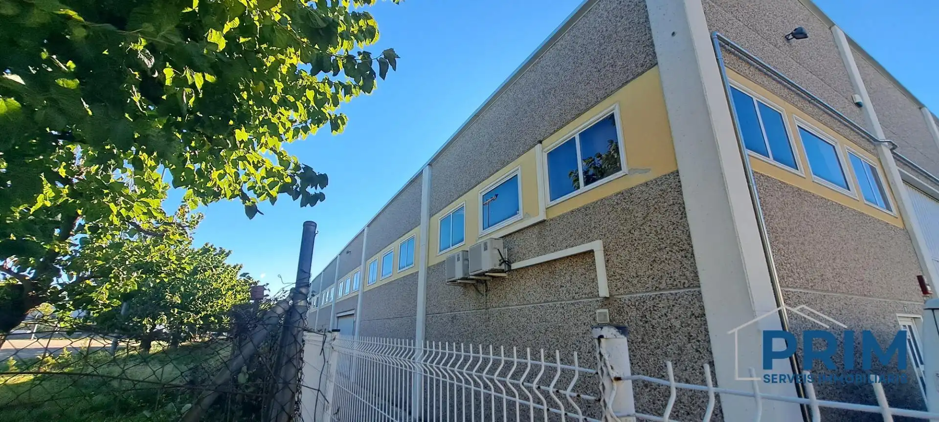 Vista exterior de Nave industrial de alquiler en Reus