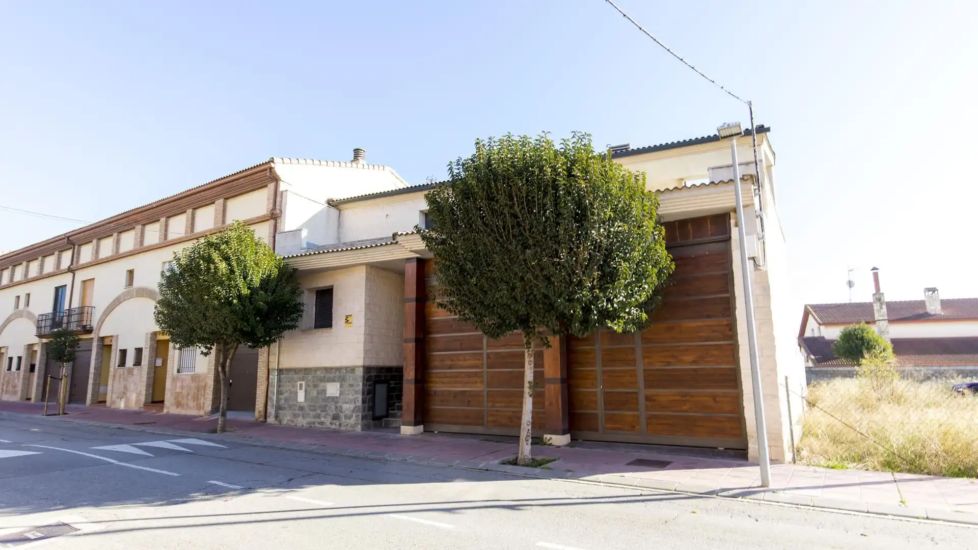 Außenansicht von Haus oder Chalet zum Verkauf in Nuez de Ebro mit Klimaanlage, Heizung und Privatgarten