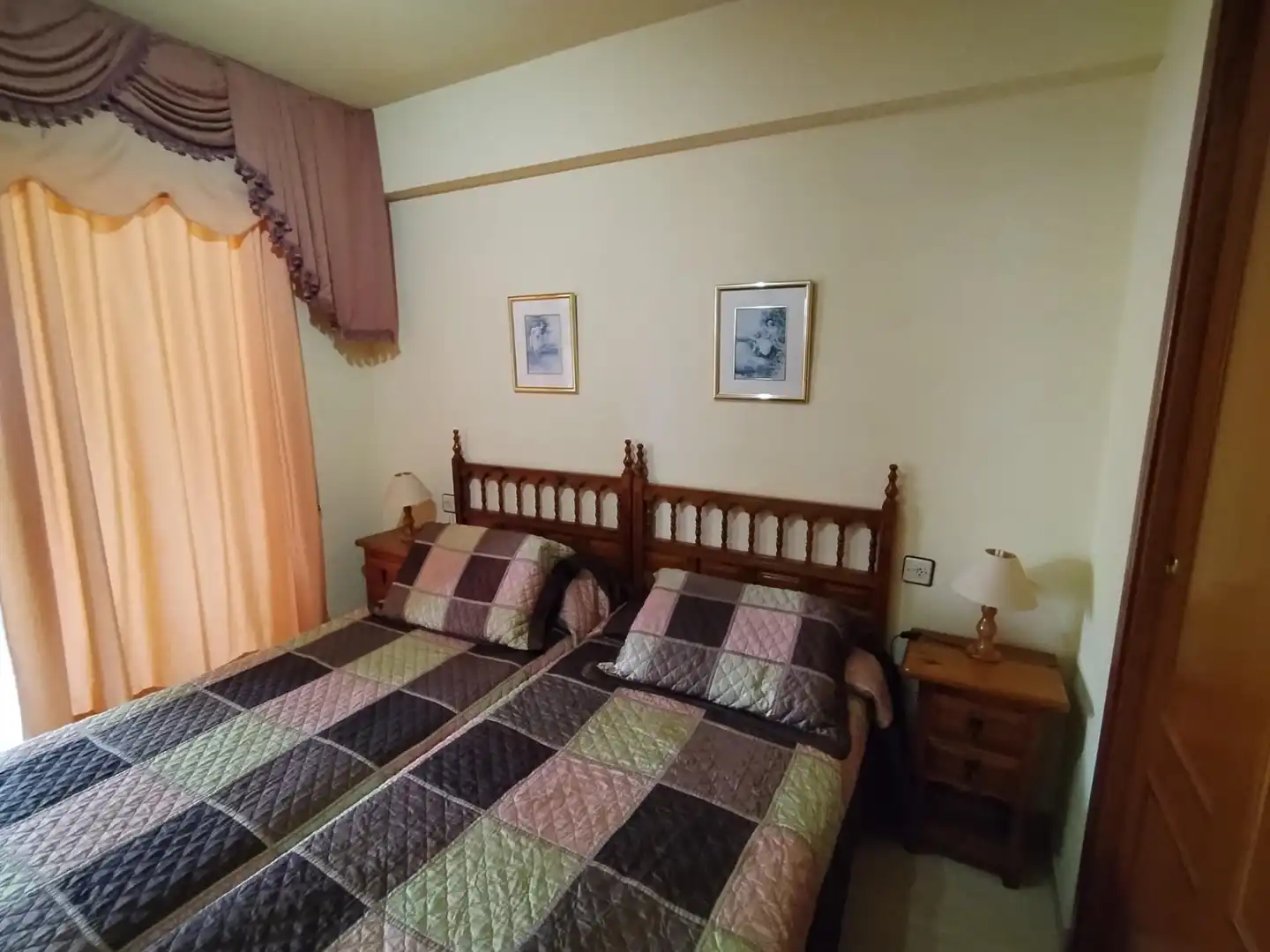 Habitación de Apartamento en venta en Benidorm con Aire acondicionado, Amueblado y Piscina comunitaria
