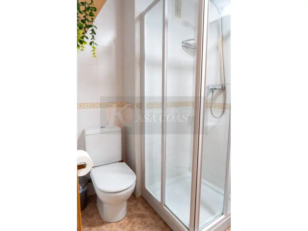 Baño de Piso en venta en Fuengirola con Aire acondicionado, Jardín privado y Terraza