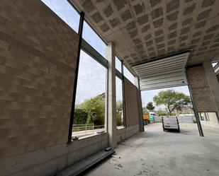 Vista exterior de Nau industrial de lloguer en L'Hospitalet de Llobregat amb Calefacció i Alarma