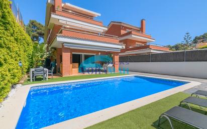 Swimming pool of House or chalet for sale in Castelldefels  with Air Conditioner, Heating and Private garden