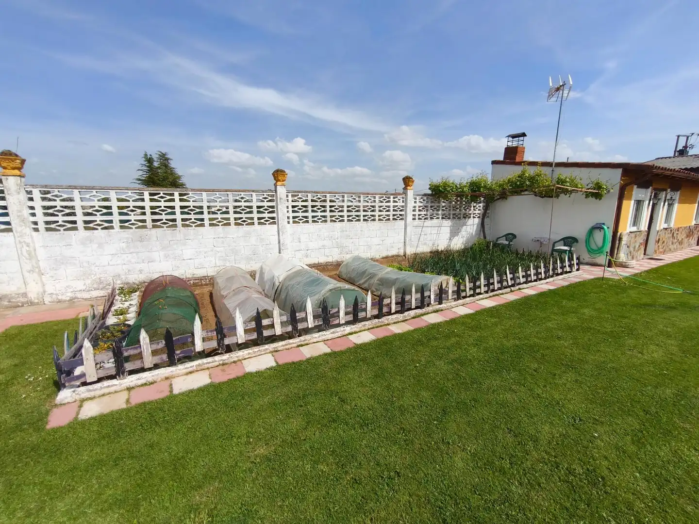 Jardí de Casa o xalet en venda en San Andrés del Rabanedo amb Calefacció, Terrassa i Piscina