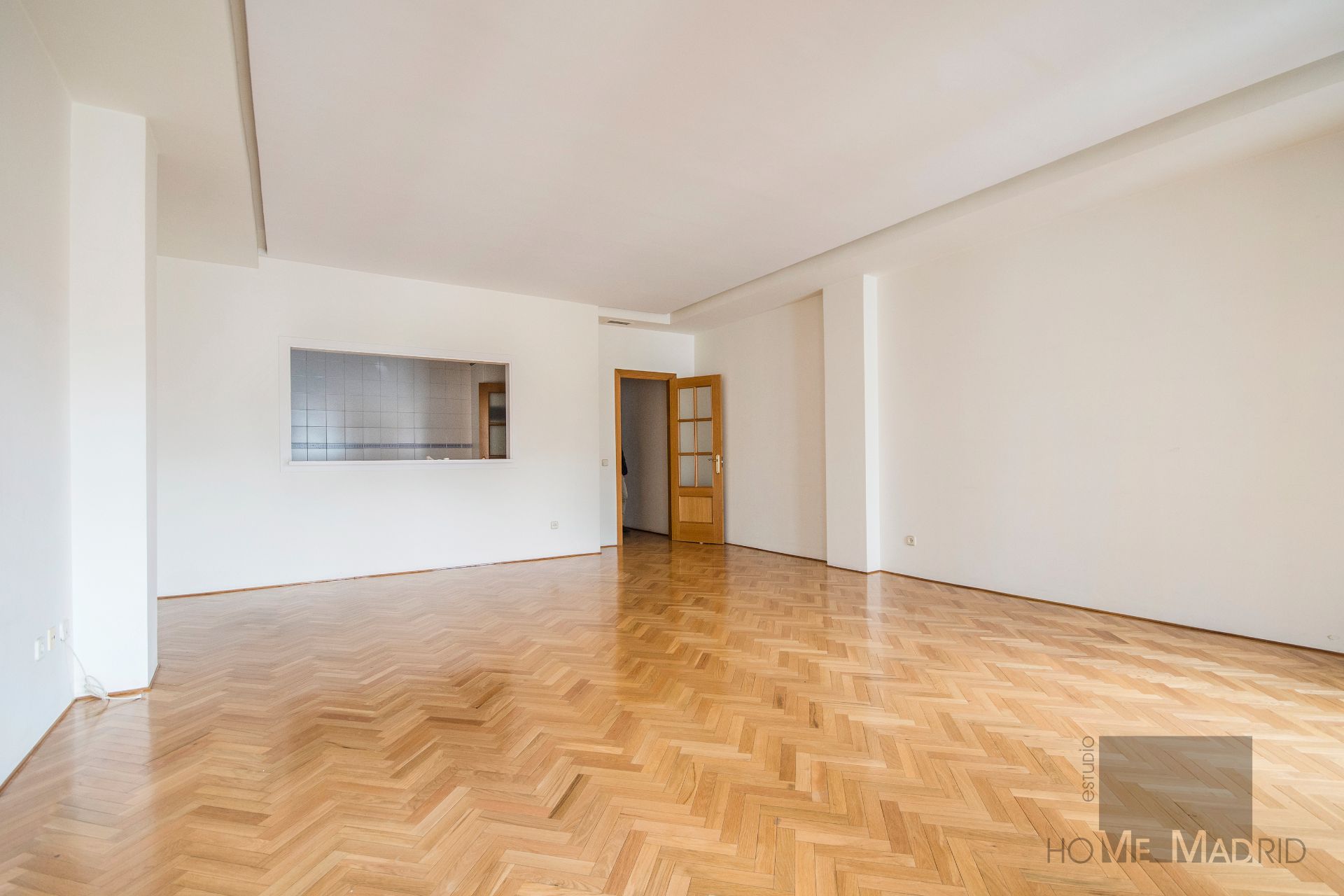 Living room of Flat for sale in  Madrid Capital  with Air Conditioner, Heating and Parquet flooring