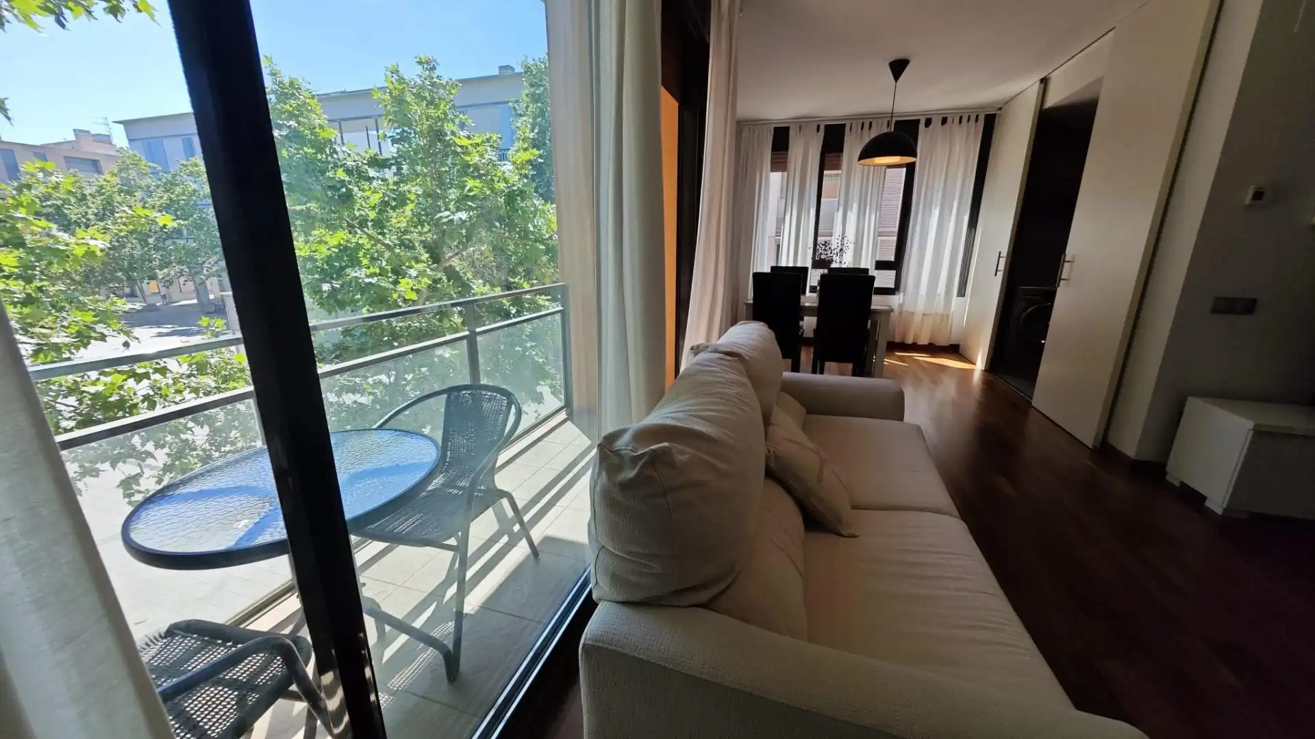Sala de estar de Piso en venta en Vilanova i la Geltrú con Aire acondicionado, Calefacción y Parquet