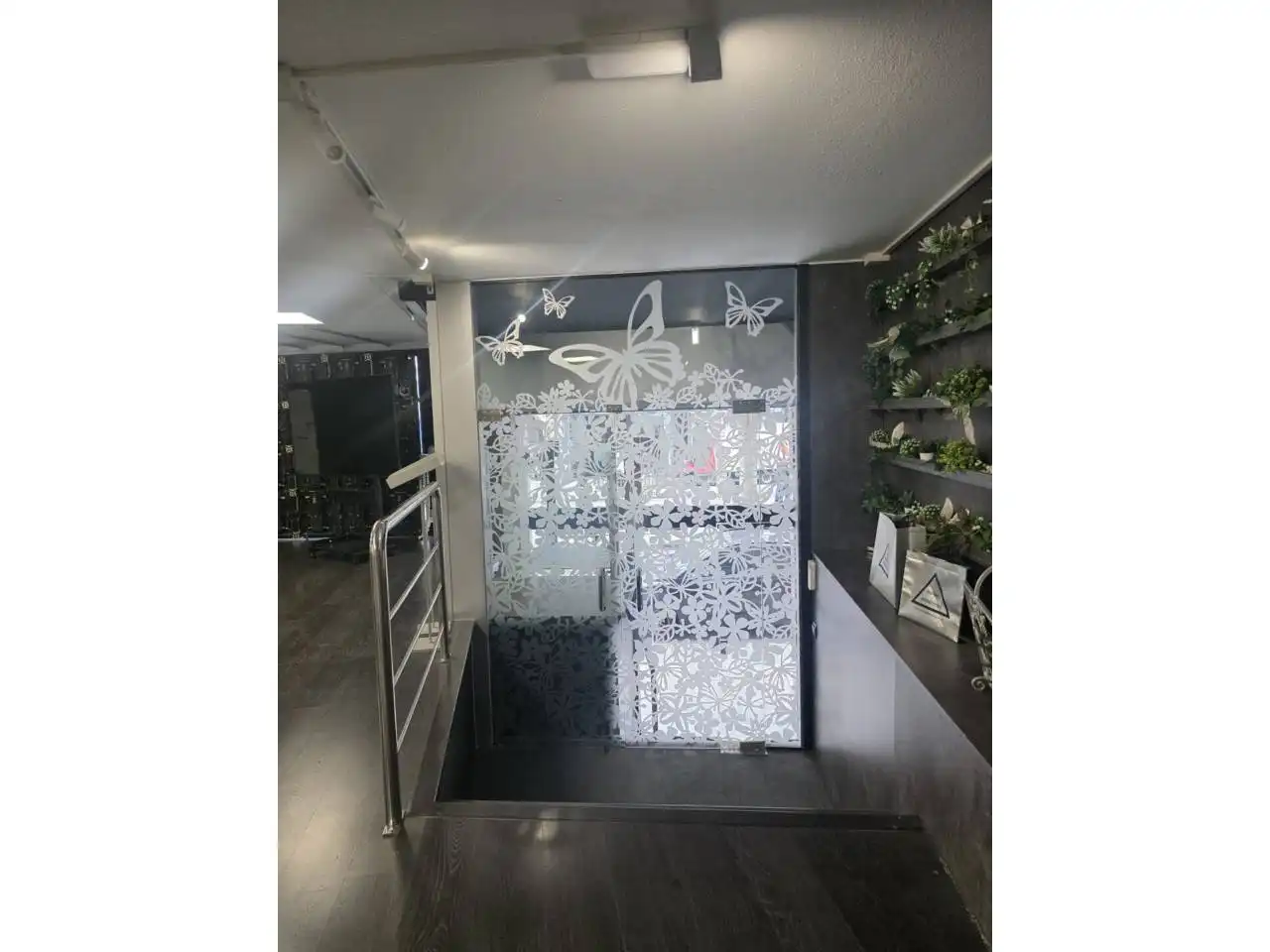 Commercial properties for rent in Manresa  with Air Conditioner and Alarm