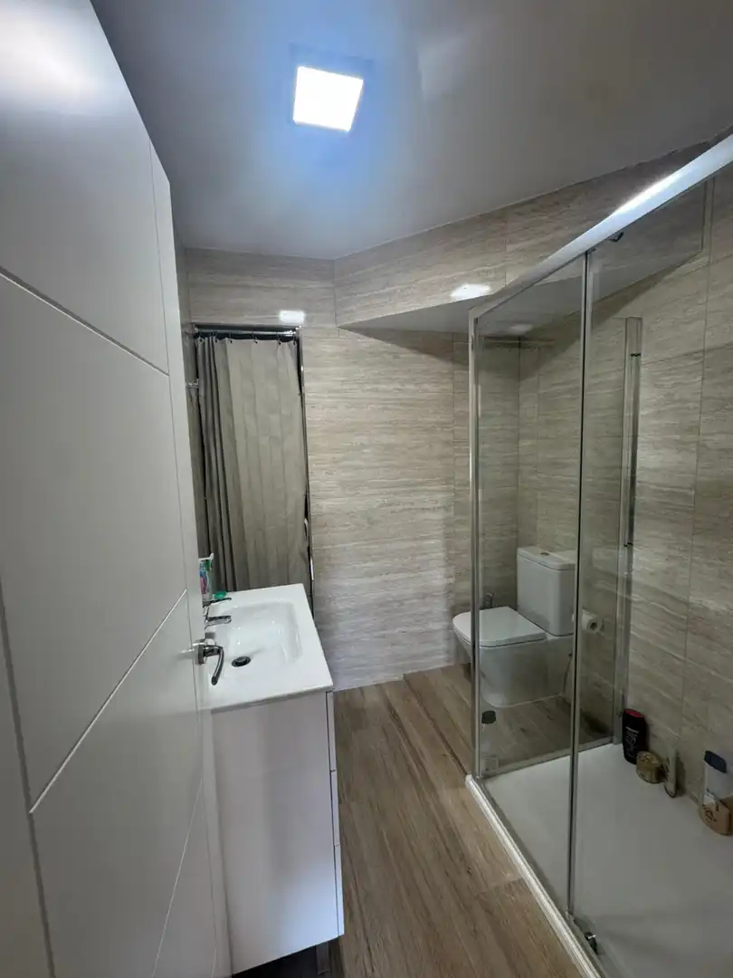 Badezimmer von Wohnung zum Verkauf in Noreña mit Balkon