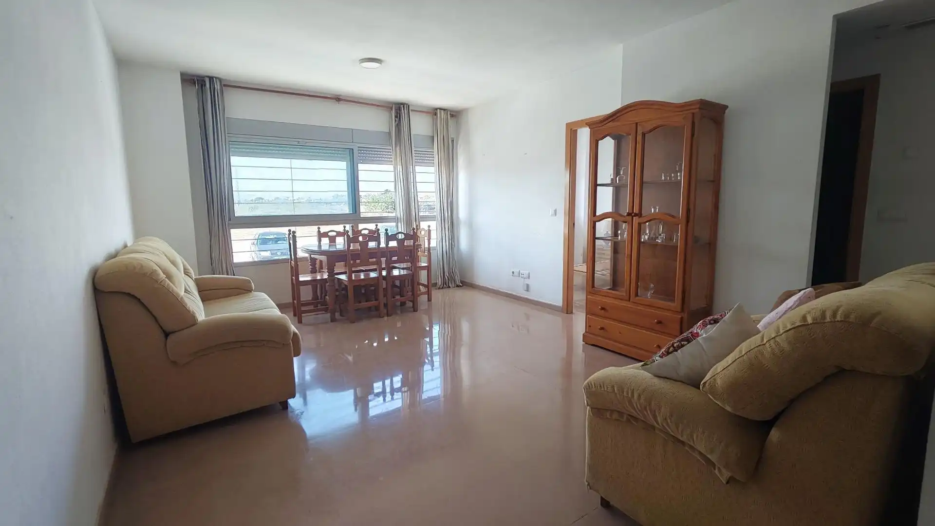 Sala d'estar de Pis en venda en Elche / Elx amb Aire condicionat, Moblat i Alarma