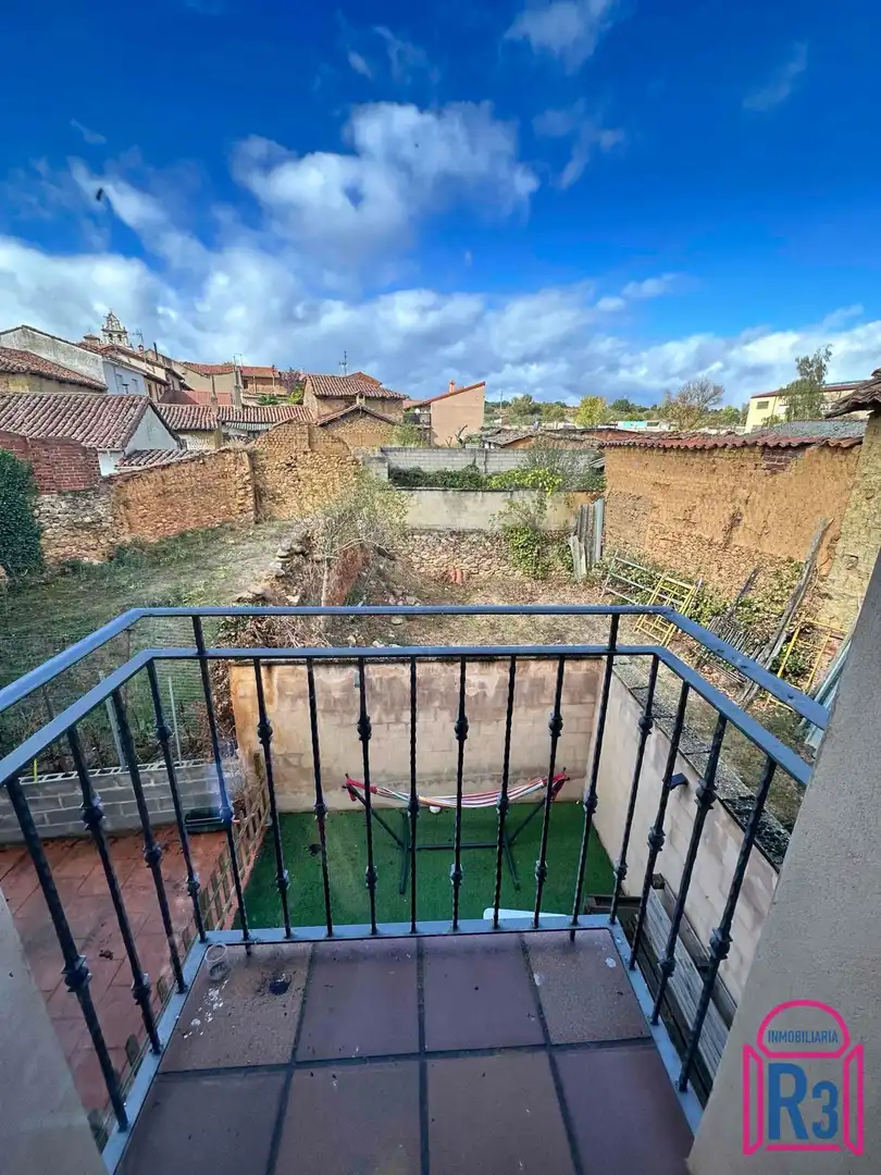 Terrassa de Casa adosada en venda en Cuadros amb Calefacció i Jardí privat