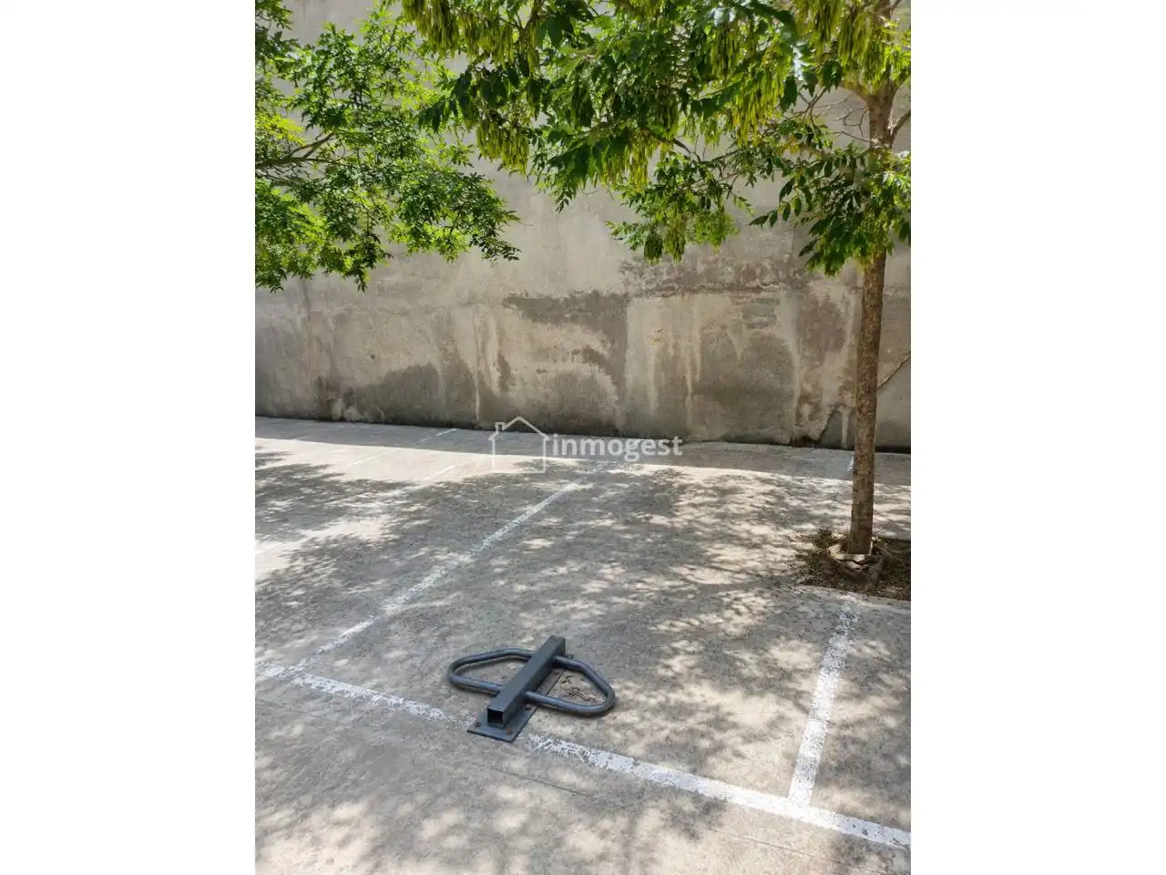 Garage for rent in Calle Joan Baptista Torroella i Bastons, Eixample Sud – Migdia