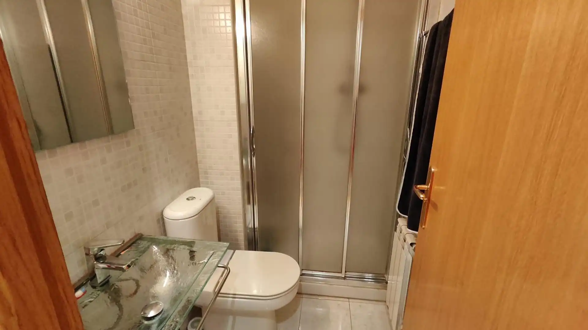 Baño de Piso en venta en Sabadell con Calefacción y Trastero