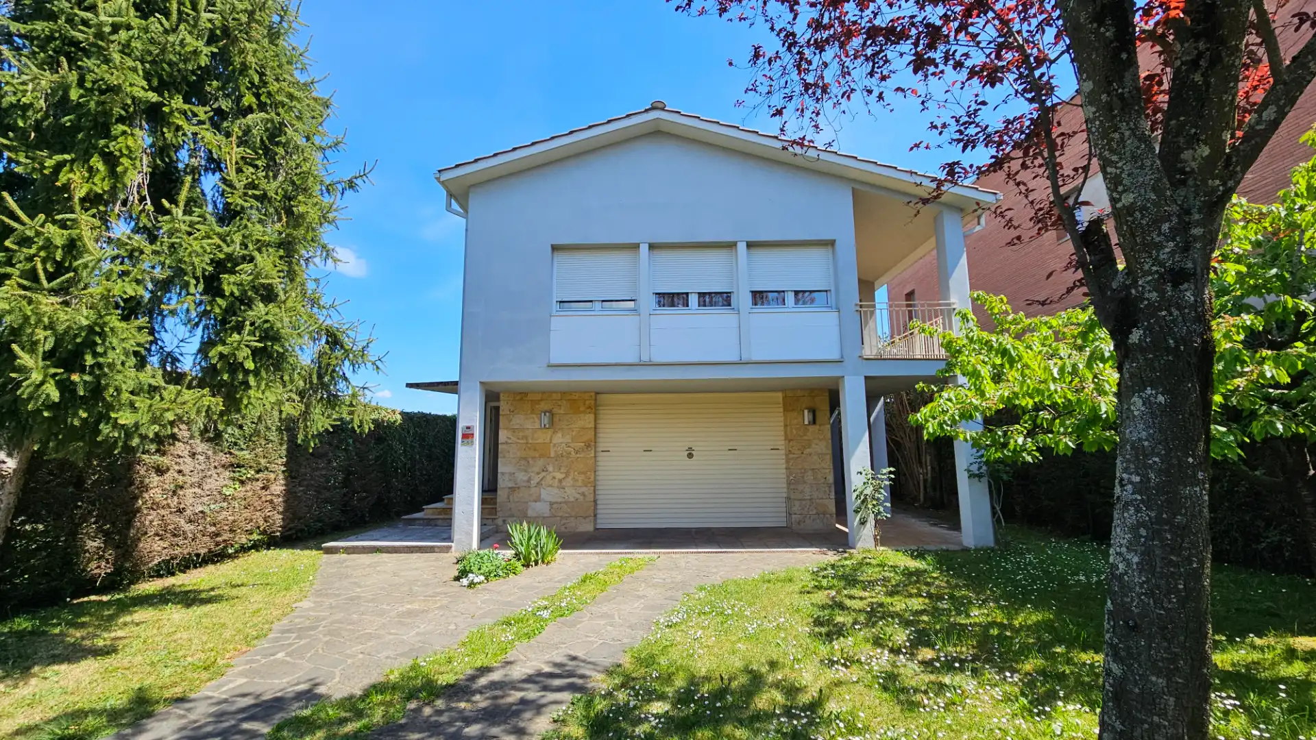 Vista exterior de Casa o chalet en venta en Olot con Calefacción, Jardín privado y Terraza