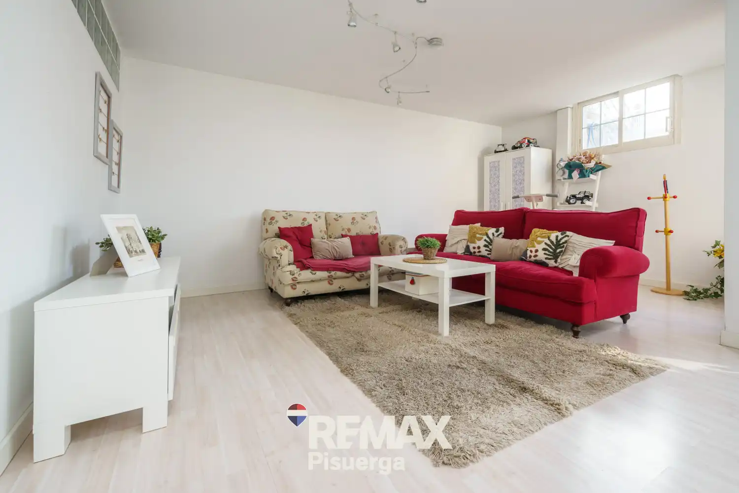 Sala d'estar de Casa o xalet en venda en Valladolid amb Aire condicionat, Calefacció i Jardí privat