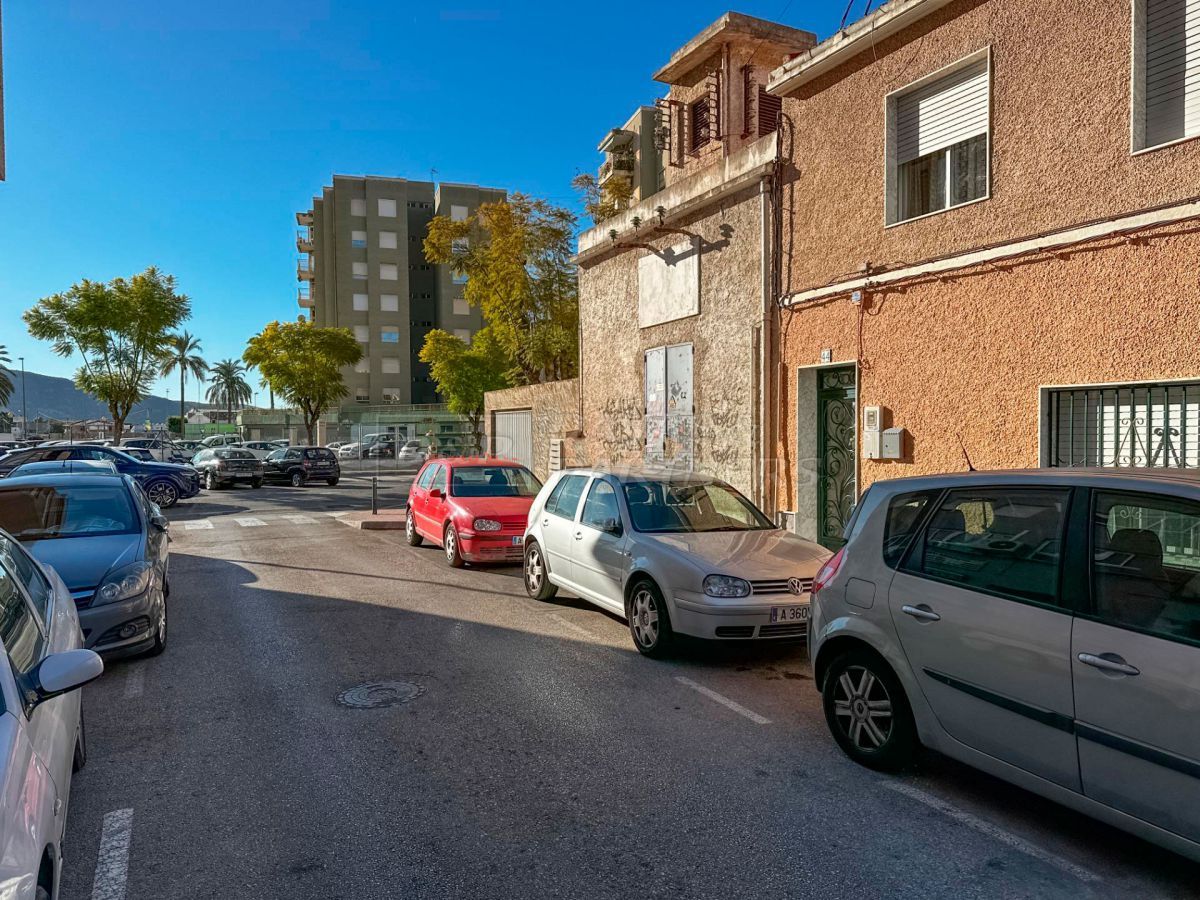 Vista exterior de Casa adosada en venda en Orihuela amb Terrassa i Traster
