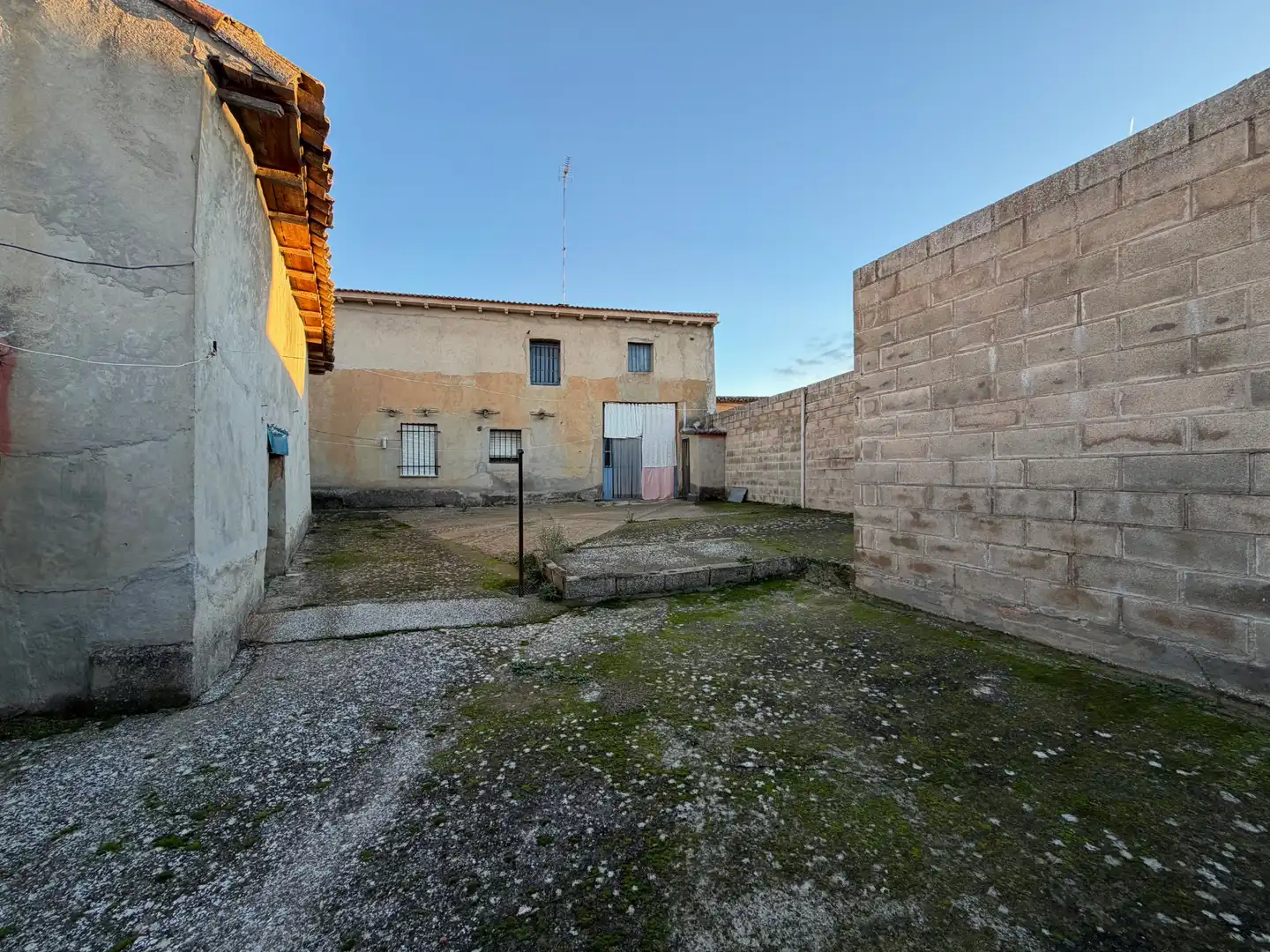 Vista exterior de Finca rústica en venda en Valdunquillo amb Calefacció, Terrassa i Traster