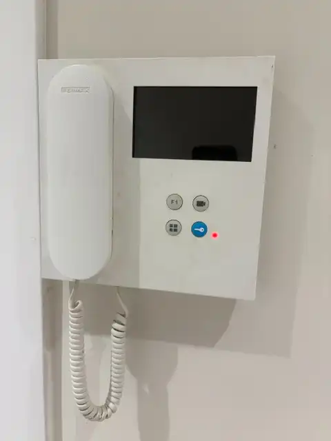 Wohnung zum Verkauf in Barcelona mit Klimaanlage, Heizung und Parkett
