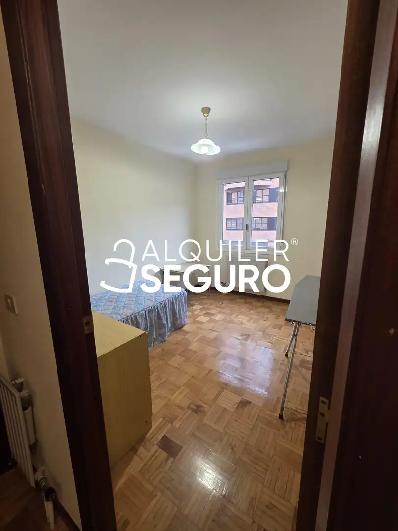 Dormitori de Pis de lloguer en Burgos amb Calefacció, Terrassa i Moblat