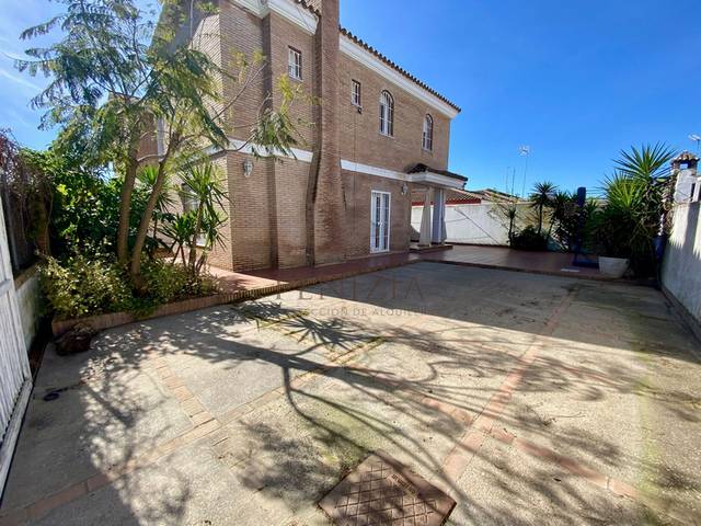 Casa adosada en Alquiler en Cuatro Pinos - El Carmen