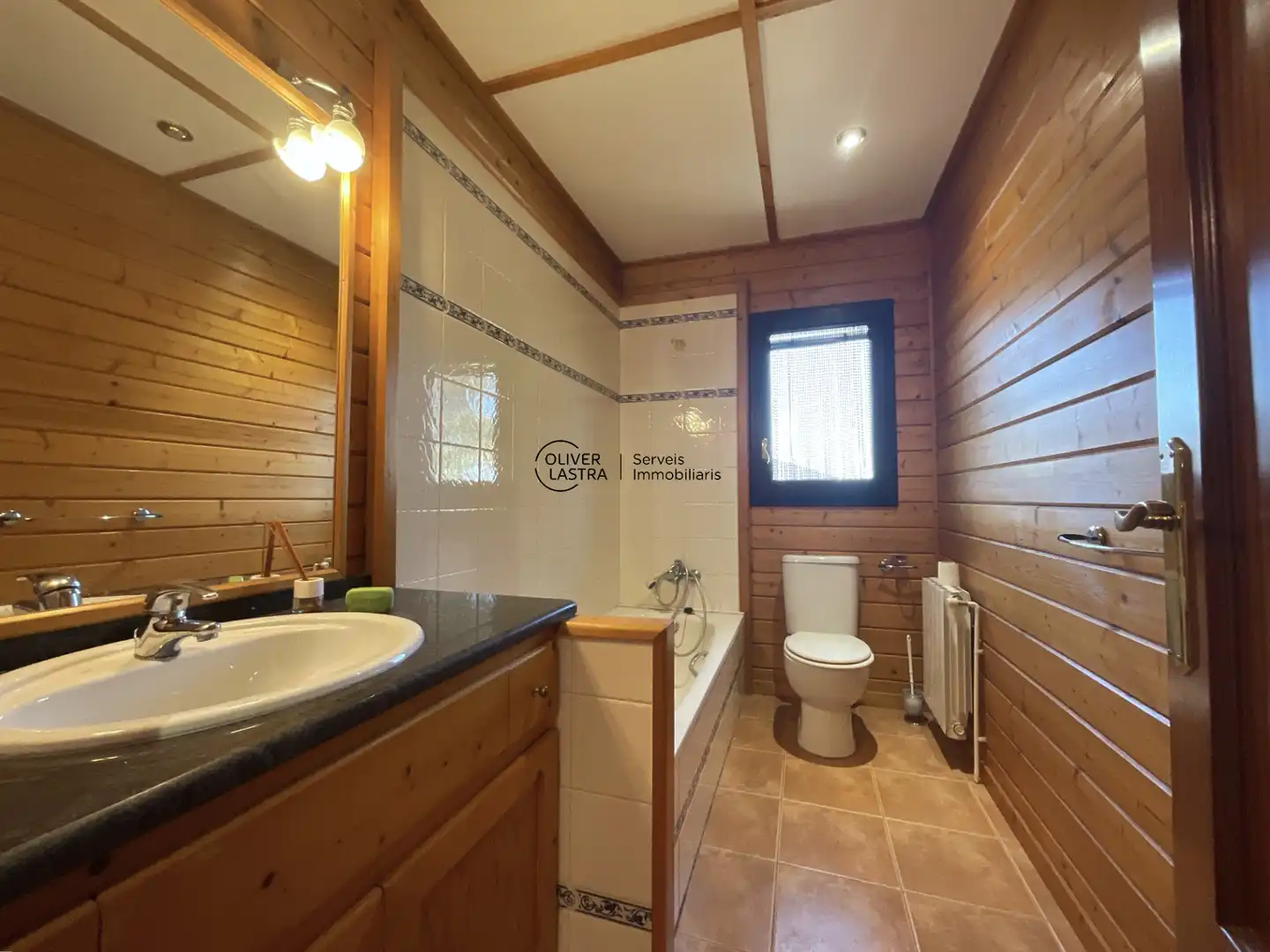 Baño de Casa o chalet en venta en Sant Andreu de la Barca con Aire acondicionado, Calefacción y Jardín privado