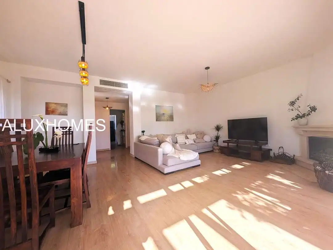 Sala de estar de Casa o chalet en venta en La Alcaidesa con Aire acondicionado, Calefacción y Jardín privado