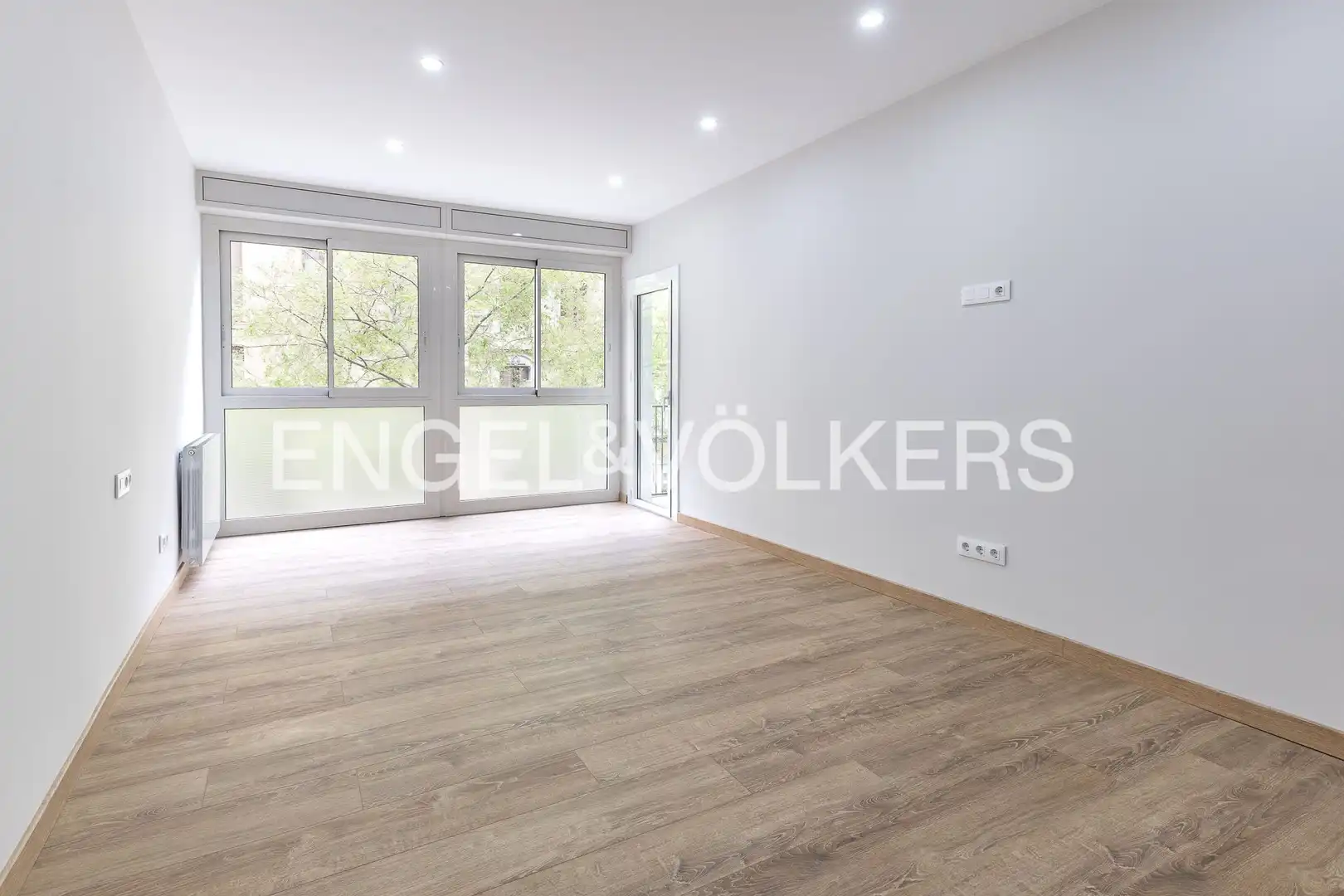 Sala d'estar de Pis en venda en Barcelona amb Aire condicionat, Calefacció i Parquet
