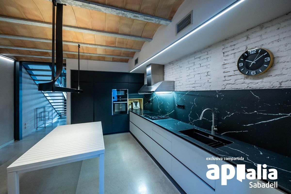 Kitchen of House or chalet for sale in Sabadell  with Air Conditioner, Heating and Swimming Pool