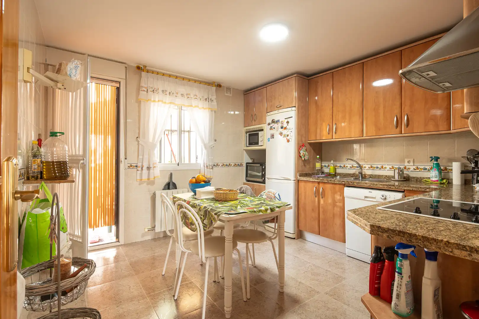 Cocina de Casa adosada en venta en Cenes de la Vega con Aire acondicionado, Calefacción y Terraza