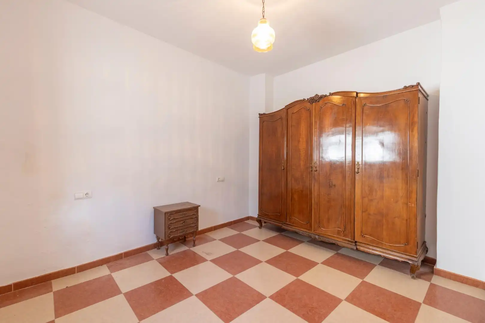 Habitación de Planta baja en venta en Moclín con Terraza, Amueblado y Balcón