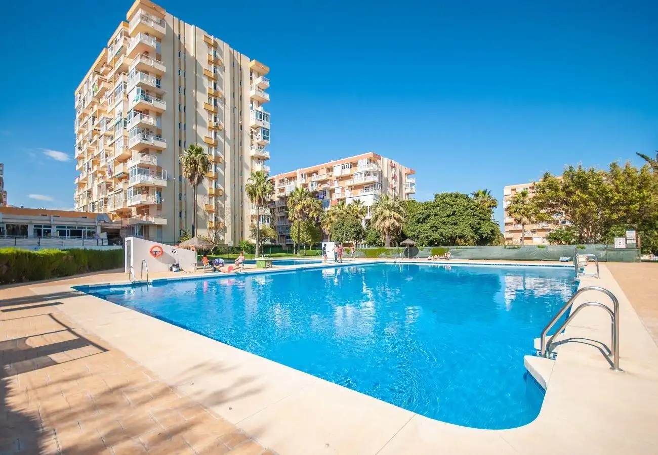 Piscina de Apartament en venda en Benalmádena amb Aire condicionat, Jardí privat i Terrassa
