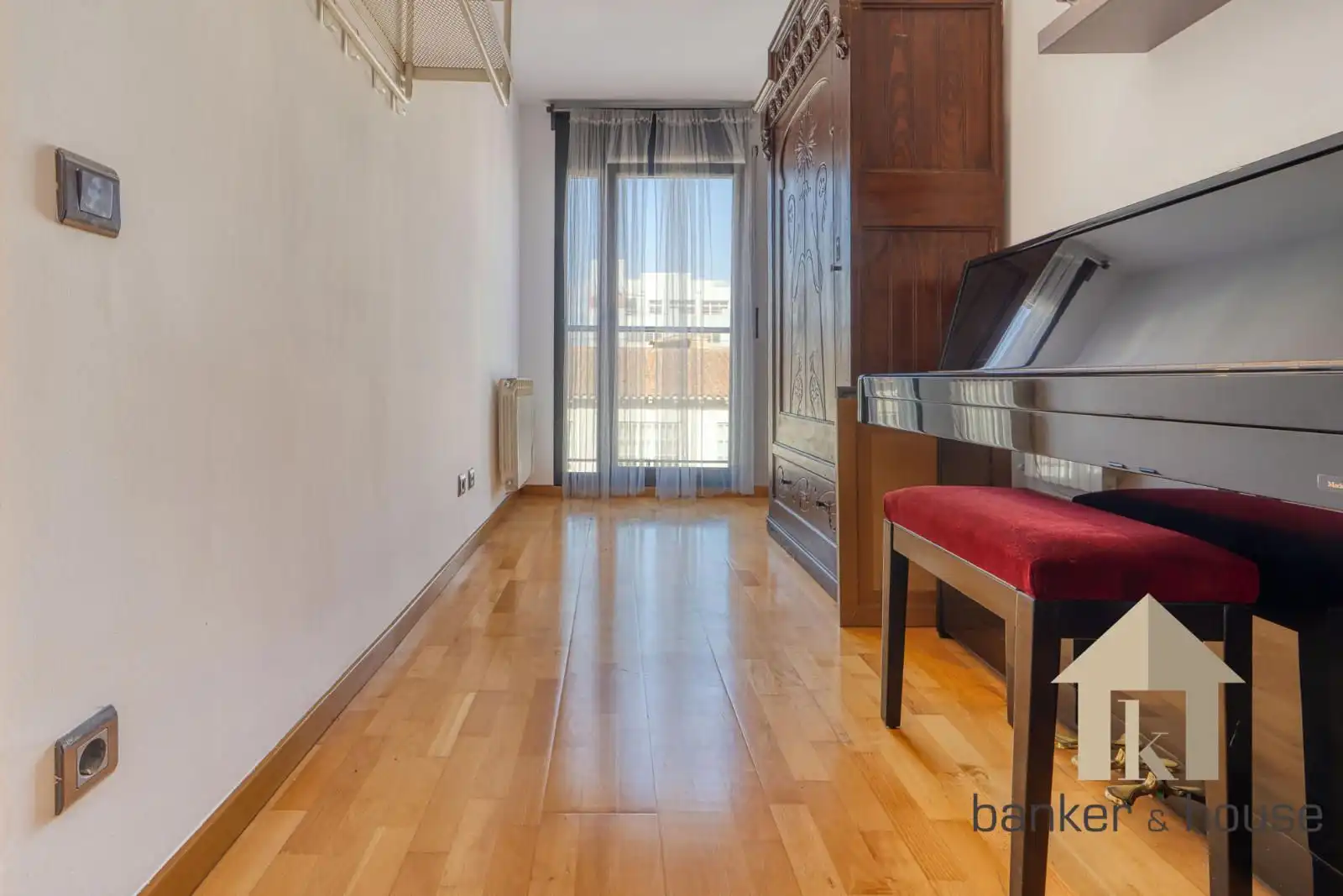 Dormitori de Casa adosada en venda en Cerdanyola del Vallès amb Aire condicionat, Calefacció i Terrassa