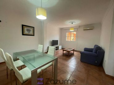 Detached house with balcony to rent in Camino de Sta. Inés