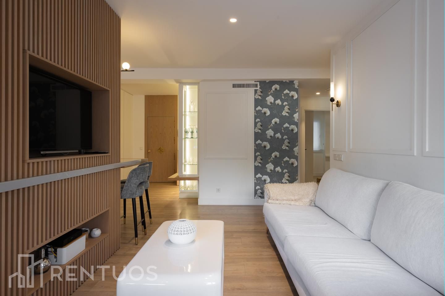 Living room of Flat to rent in  Madrid Capital  with Air Conditioner, Heating and Furnished