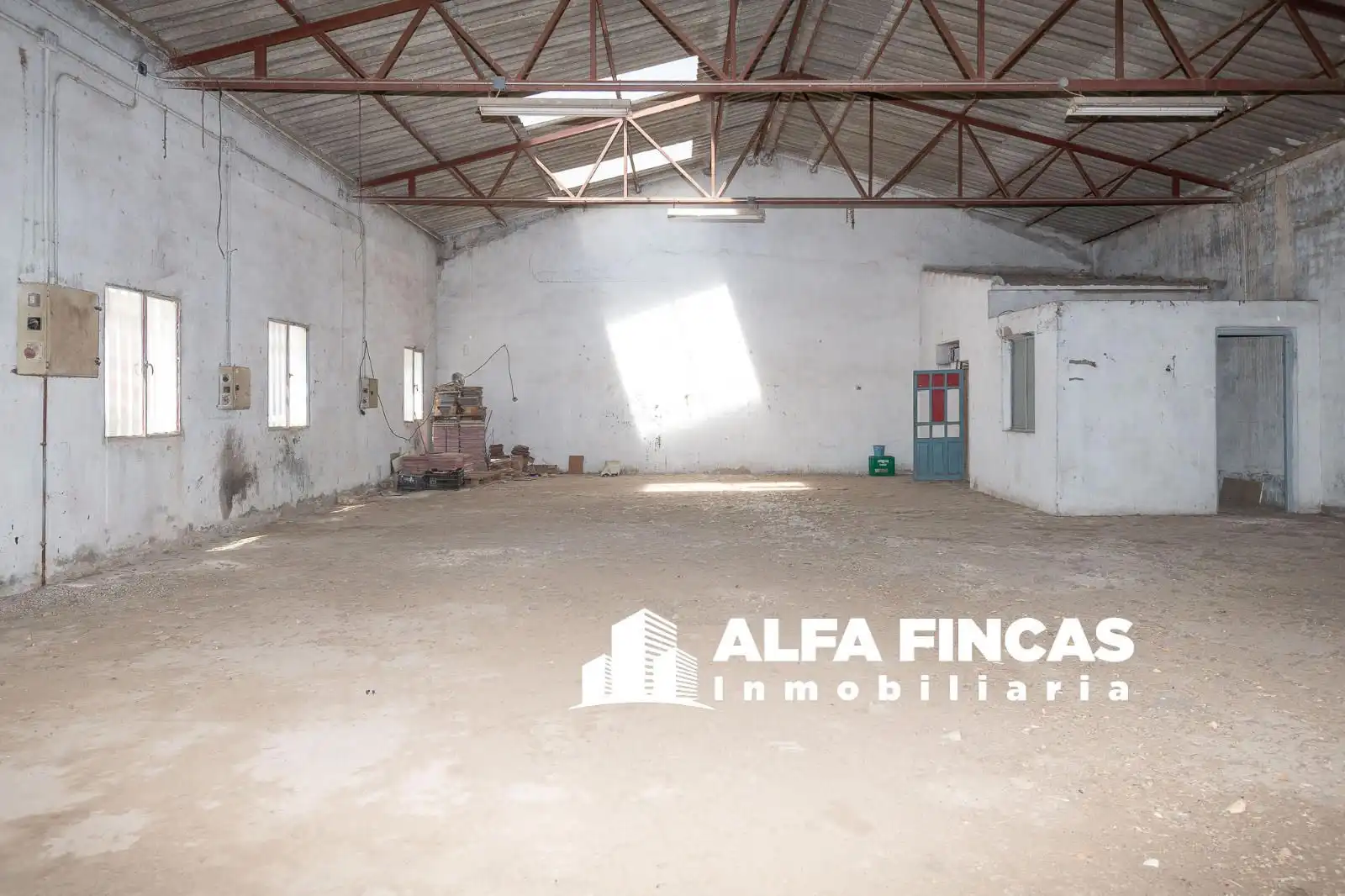 Vista exterior de Nau industrial en venda en Las Pedroñeras   