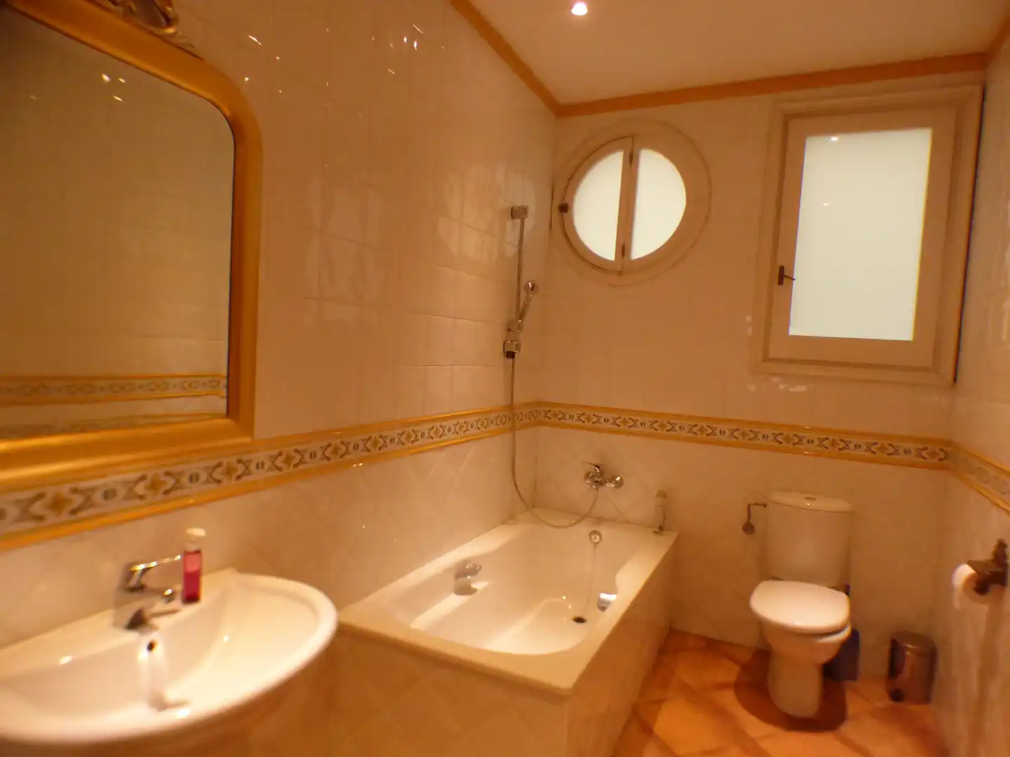 Bathroom of Office for sale in Girona  with Air Conditioner, Heating and Furnished