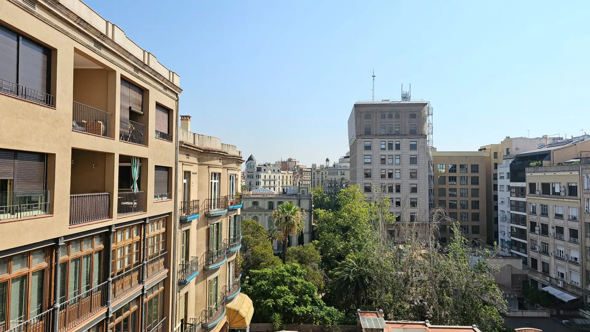 Außenansicht von Büro zur Miete in Barcelona mit Klimaanlage, Heizung und Internet