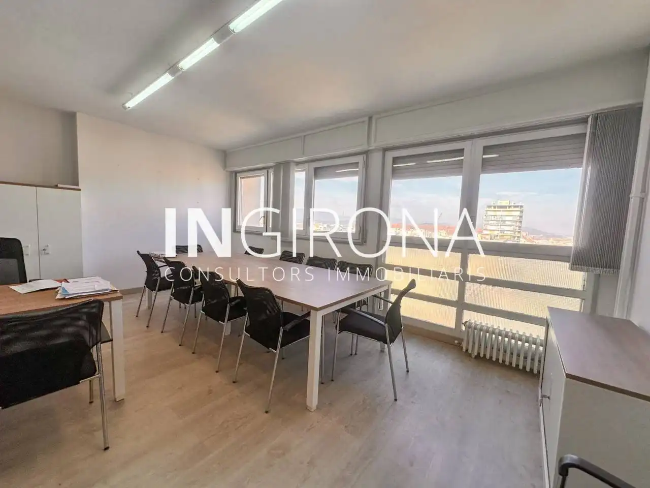 Office for sale in Girona  with Air Conditioner and Heating
