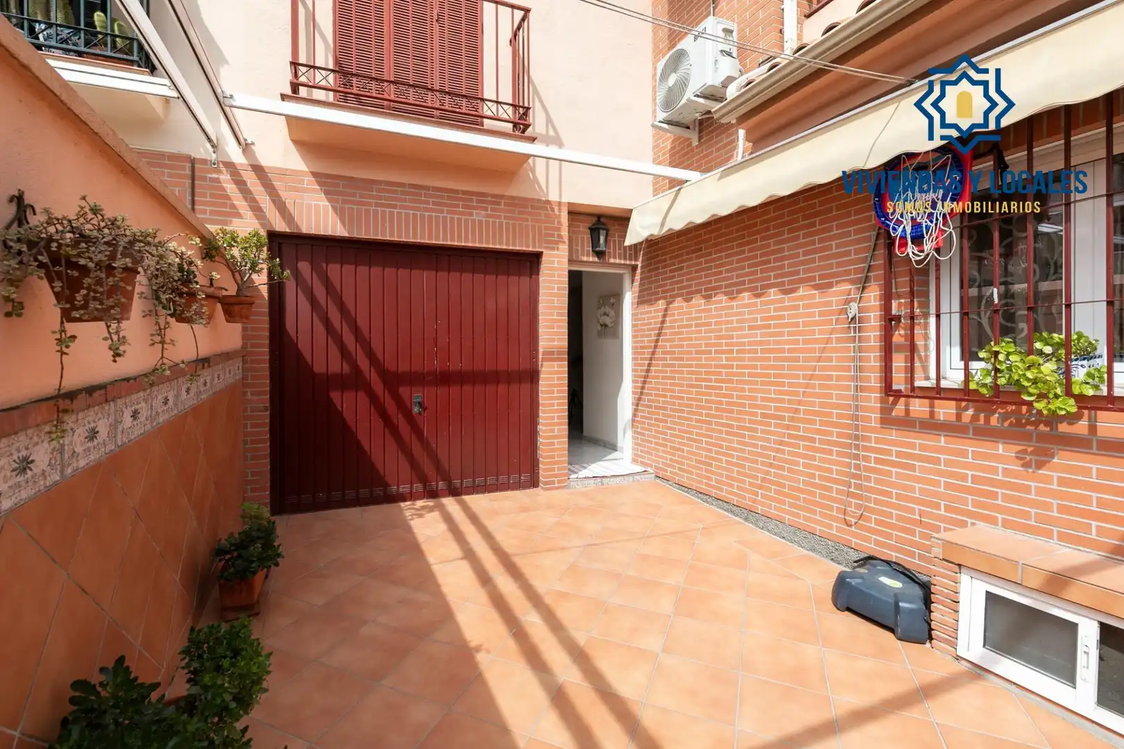 Casa adosada en venta en Angustias - Chana - Encina