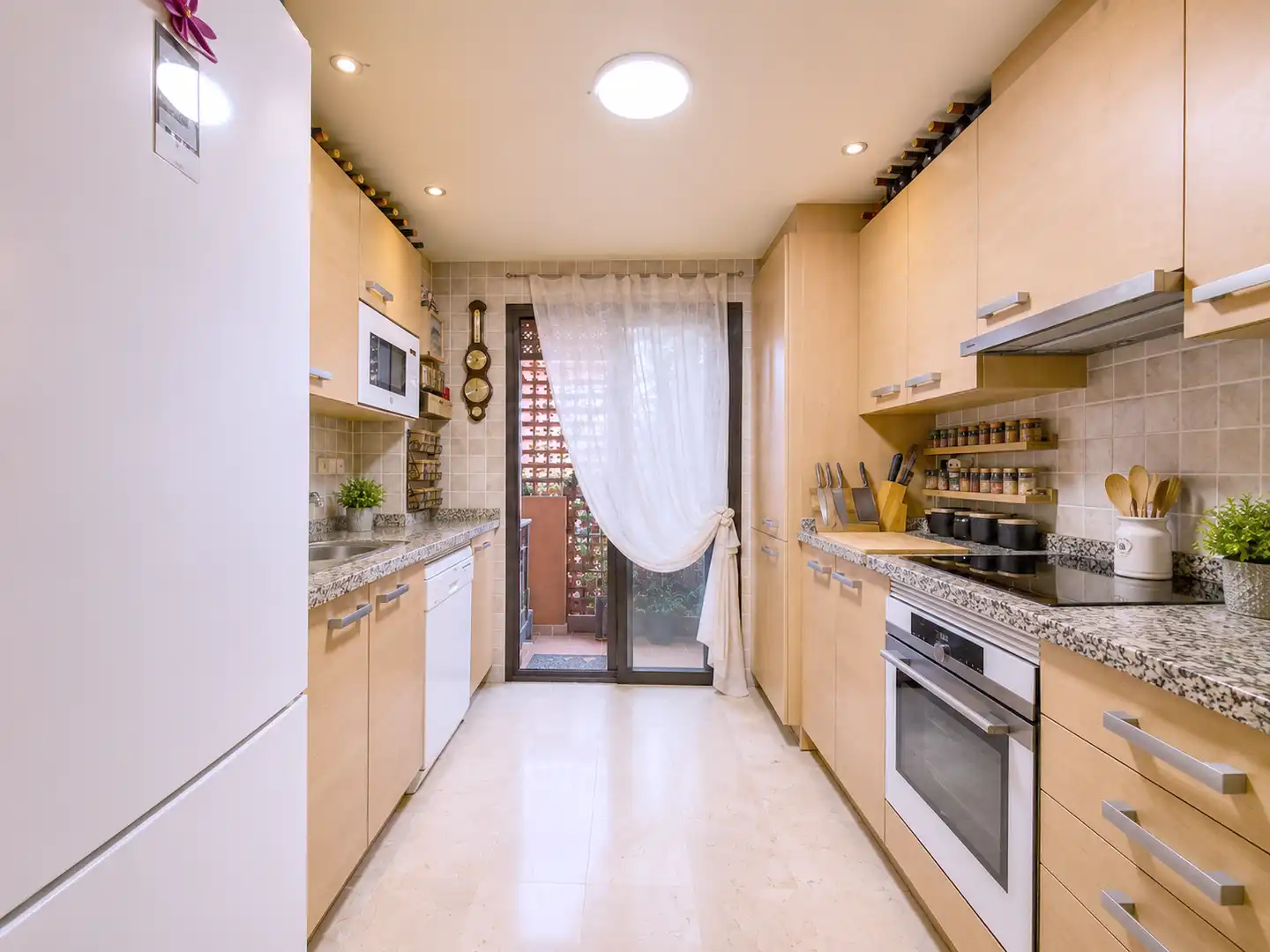 Cuina de Apartament en venda en Estepona amb Aire condicionat, Terrassa i Piscina