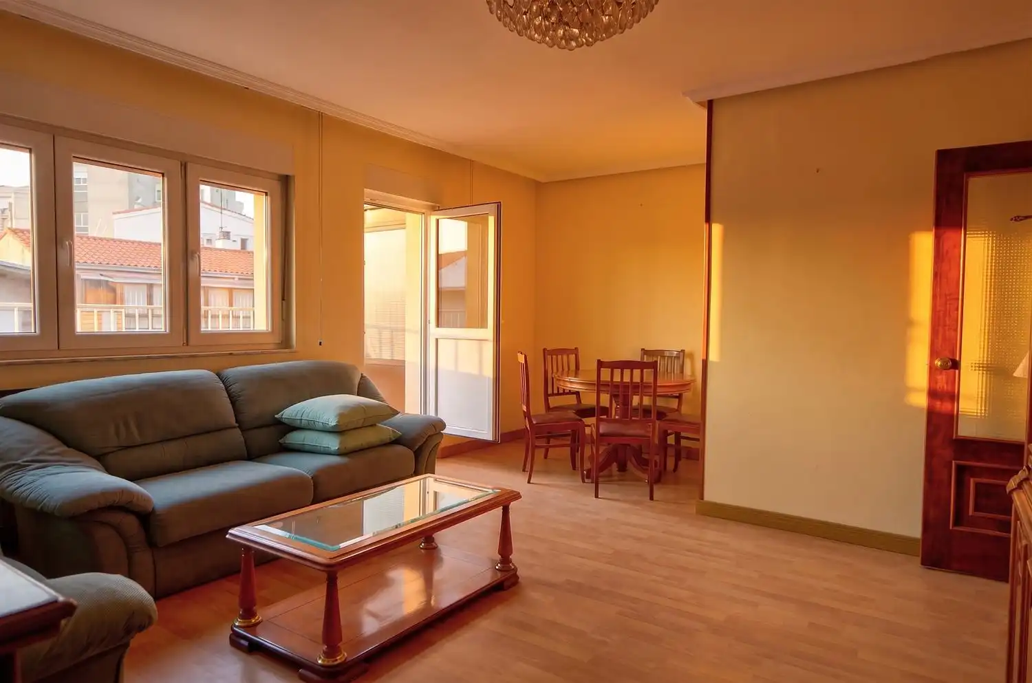 Wohnzimmer von Wohnung zum Verkauf in Oviedo  mit Heizung, Terrasse und Schwimmbad