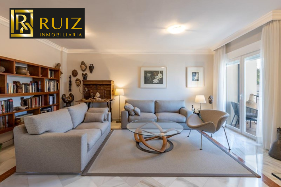 Living room of House or chalet for sale in  Granada Capital  with Heating, Private garden and Terrace
