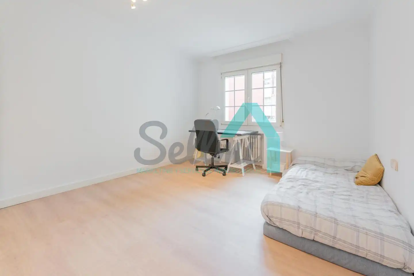 Schlafzimmer von Wohnung zur Miete in Oviedo  mit Heizung, Parkett und Terrasse