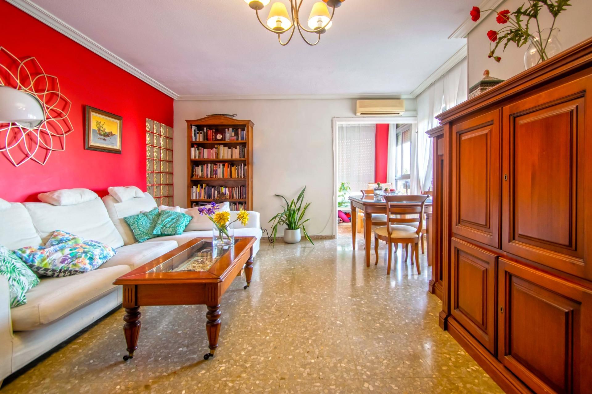 Living room of Flat for sale in  Sevilla Capital  with Storage room