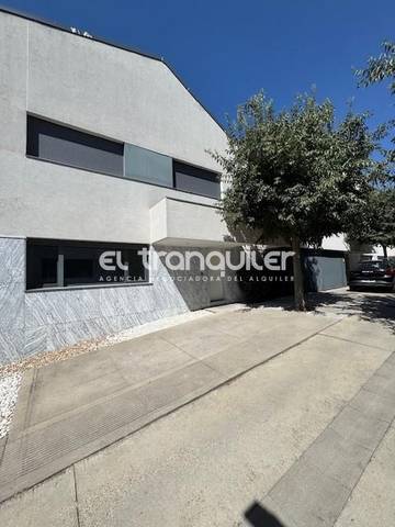 Casa adosada en Alquiler en Calle Doctor Torres Feced en San Crispín - La Estación Consorcio