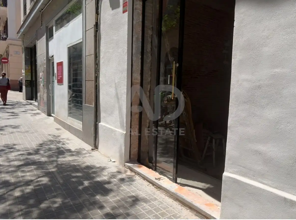 Vista exterior de Local de alquiler en Barcelona